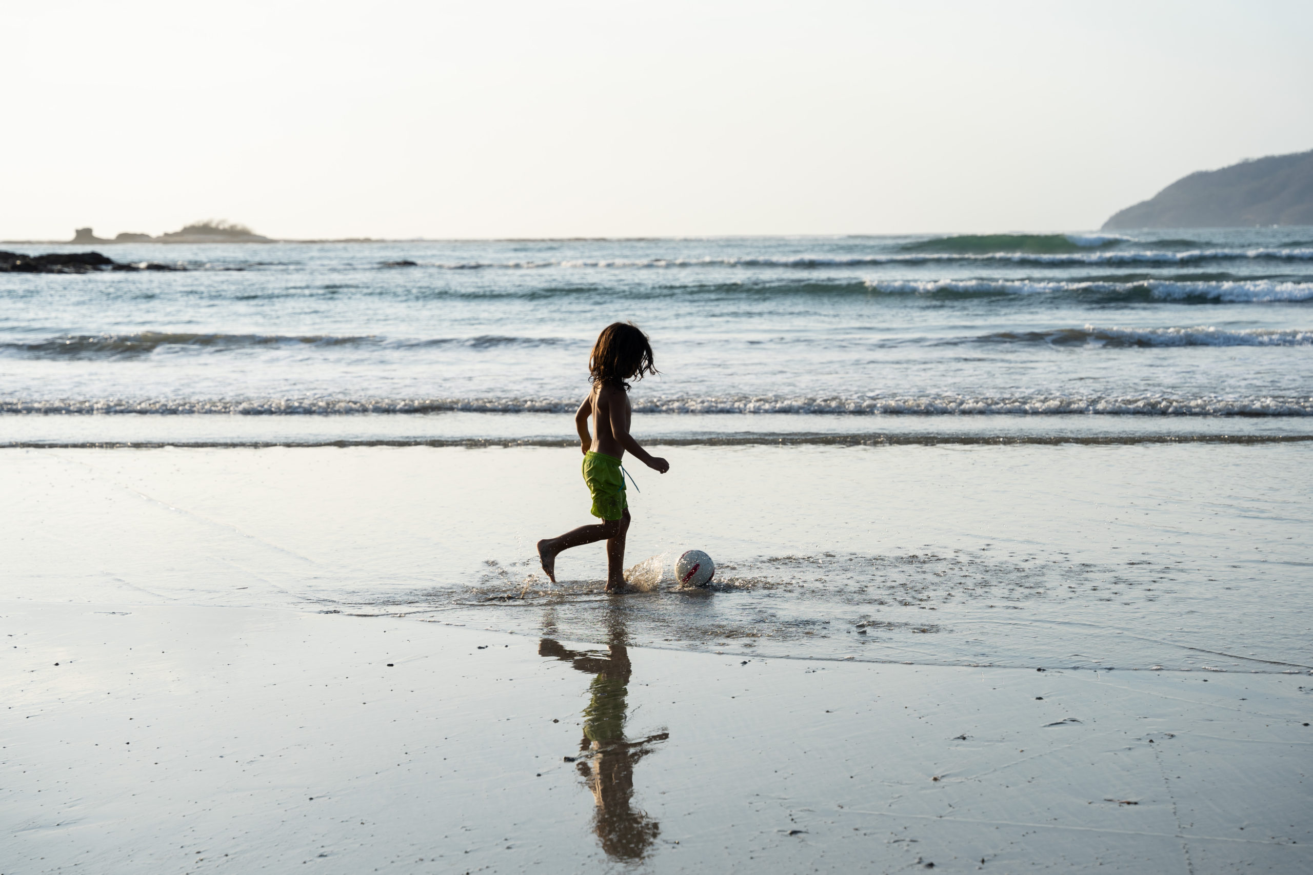 kid beach play