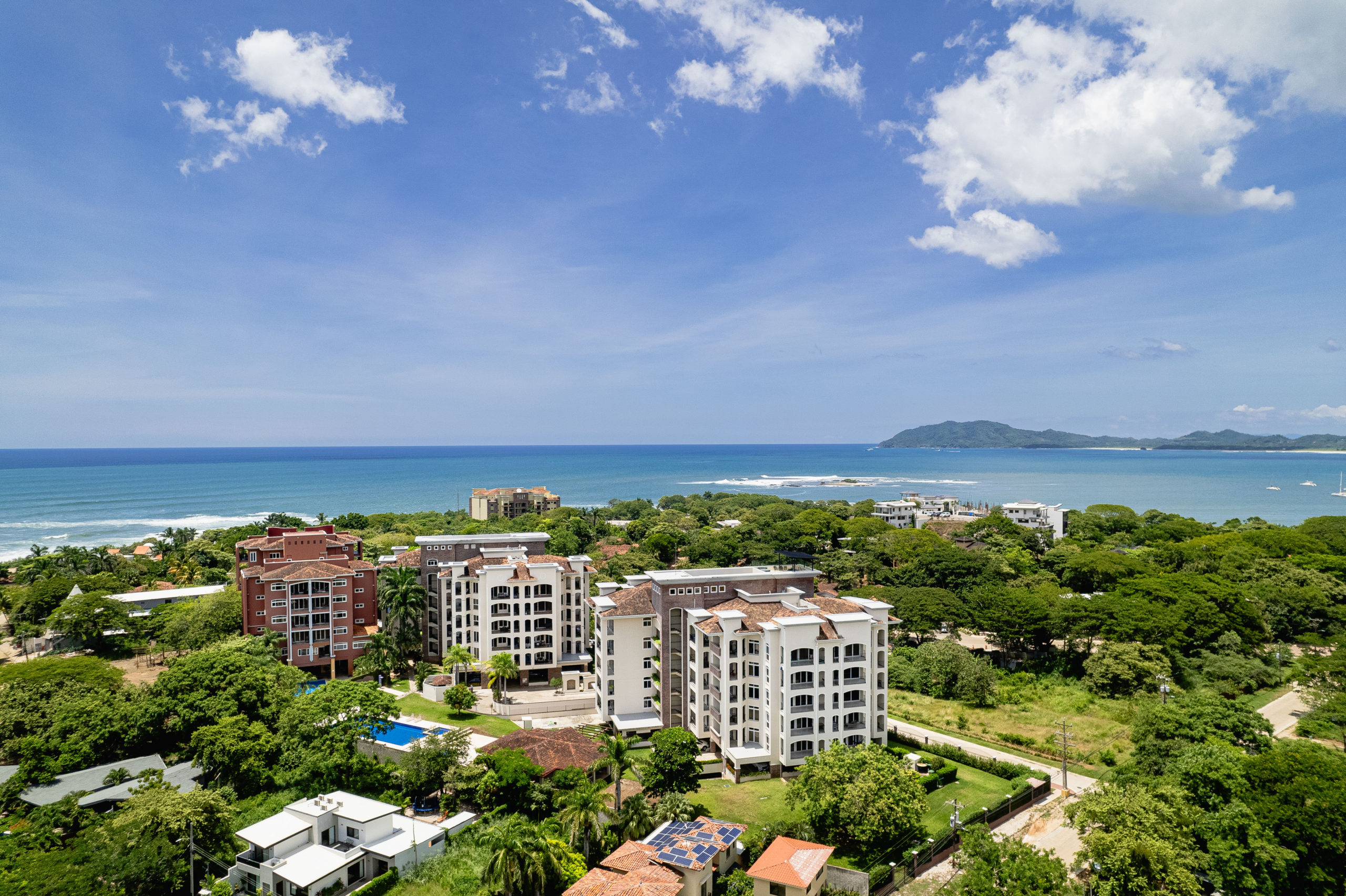 Vista aérea de alquileres vacacionales en Playa Langosta, Tamarindo, Costa Rica